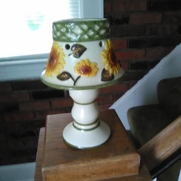 Sunflower Candleholder with Shade - Picture 3 of 12